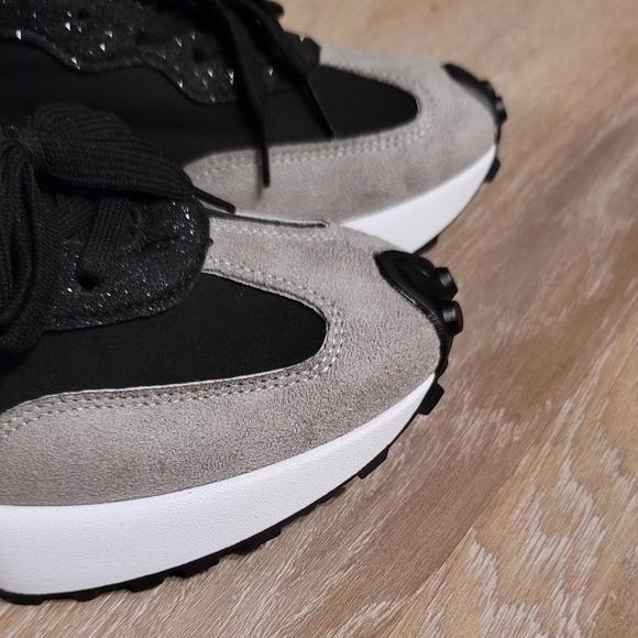 NWOT Black And Gray Running Gym Sneaker Shoes - Picture 10 of 10